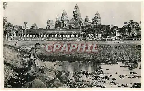 Moderne Karte Indochine Cambodge Bonze en meditation devant Angkor Vat