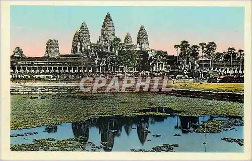 Cartes postales moderne Cambodge Angkor Vat Massif central et galerie exterieure refletes dans les douves