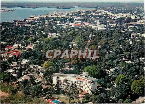 Cartes postales moderne Doula Vue aerienne Au premier plan l Hotel des cocotiers