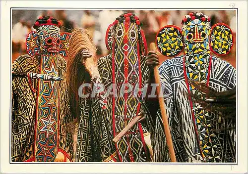 Cartes postales moderne Cameroun Bandjoun Danseurs Bamilekes masques