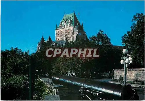 Cartes postales moderne Quebec Le Chateau Frontenac vu de la rue des Remparts