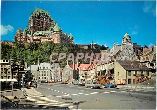 Moderne Karte Quebec Le Chateau Frontenac dominant la vieille basse ville et quelques maisons datant du XVII e