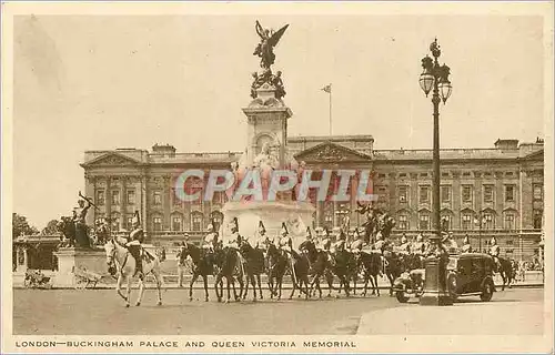 Cartes postales London buckingham palace and queen victoria memorial Militaria
