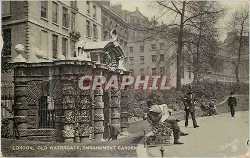 Ansichtskarte AK London old watergate embankment garden Police