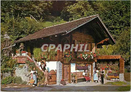 Cartes postales moderne Alter Speicher im Berner Oberland mit Trachtengruppe