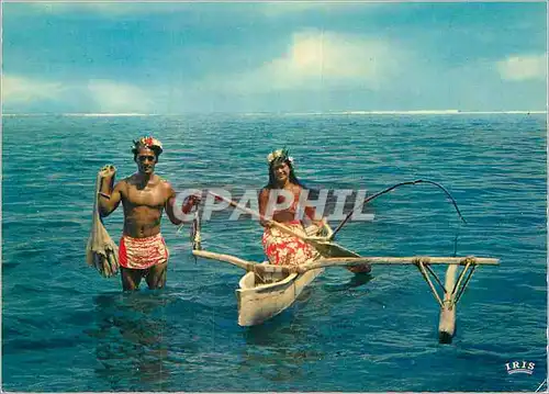 Cartes postales moderne Tahiti Back from fishing Bateau