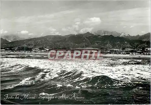 Cartes postales moderne Forte Dei Marmi La Plage et les Alpes Apuanes