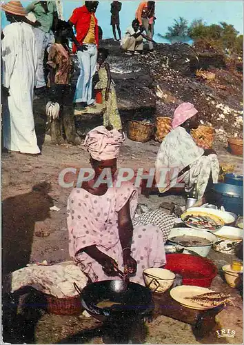 Moderne Karte Senegal Marchandes de poissons frits sur la plage