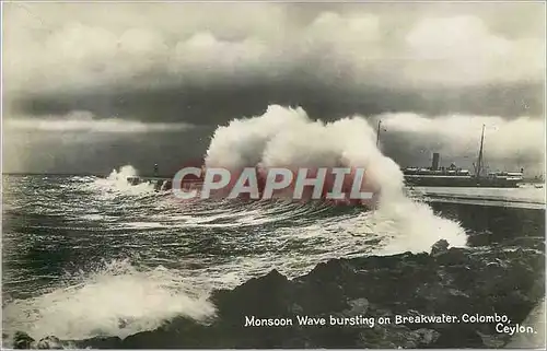 Cartes postales moderne Ceylon Monsoon Wave bursting on Breakwater Colombo Bateau