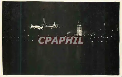 Cartes postales moderne Budapest effet du soirs le bastion des pecheurs avec l'eglise st mathias