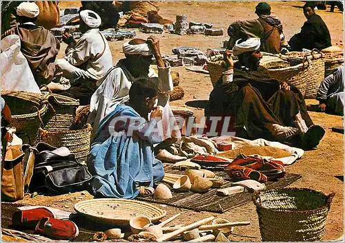 Moderne Karte Le maroc pittoresque scene de souk dans le sud