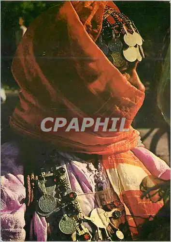 Cartes postales moderne Plus rien que tes bijoux d'argent et tes etoffes aux couleurs de soleil