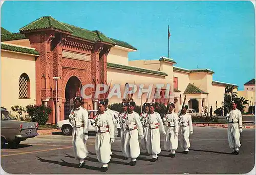 Cartes postales moderne Rabat De Blanc Vetus Fusil a l'Epaule Depart pour une pause bien Meritee Militaria