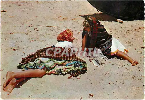 Cartes postales moderne Nazare Des Jeunes filles avec les sept jupes