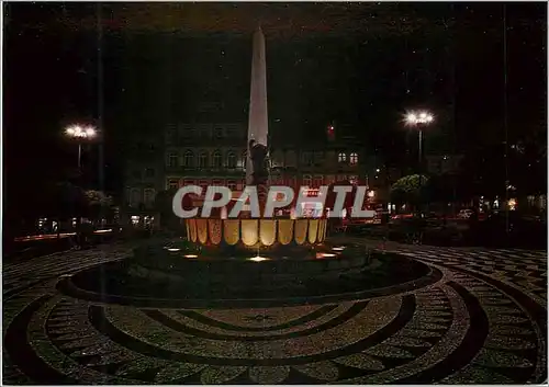 Cartes postales moderne Portugal Guimaraes Place de Toural (Vue nocturne)