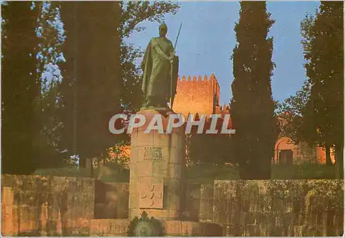 Cartes postales moderne Portugal Guimaraes Monument a D Alfonso Henriques et Chateau