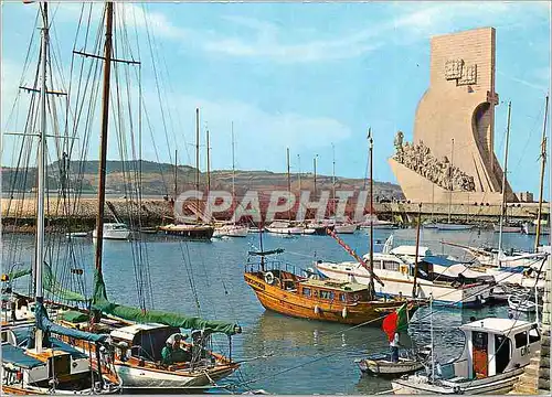 Cartes postales moderne Lisboa La Cathedral Surnomee Eglise de Santa Maria Major Bateaux