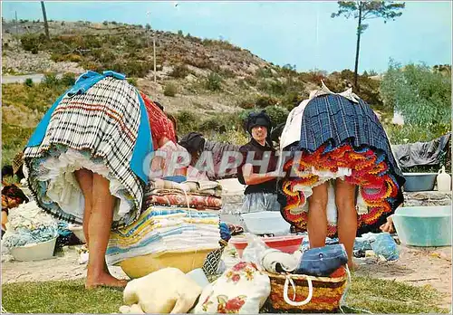 Moderne Karte 267 nazare portugal lavandieres en filants le linge