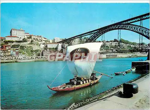 Cartes postales moderne Porto portugal le douro bateau robelo et vue partielle de la ville