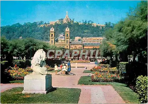 Cartes postales moderne San sebastian jardins et hotel de ville