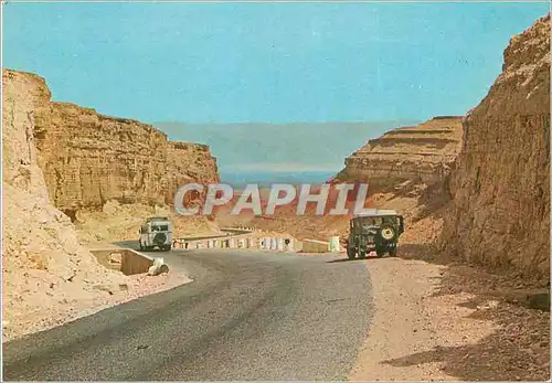 Cartes postales moderne The road ro sodom the road leads through very interesting wild landscapes