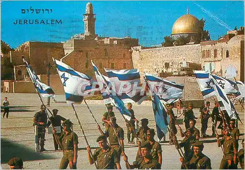 Cartes postales moderne Jerusalem Zahal Soldats Des Porteurs Drapreaux Pres le Mur des Lamentations Militaria