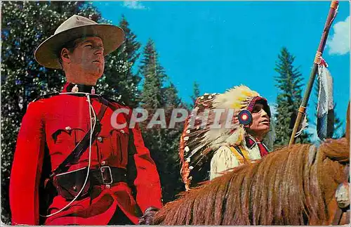 Cartes postales moderne Canada An officer of the Royal Canadian Mounted Police sits his horse beside a colorful Canadian
