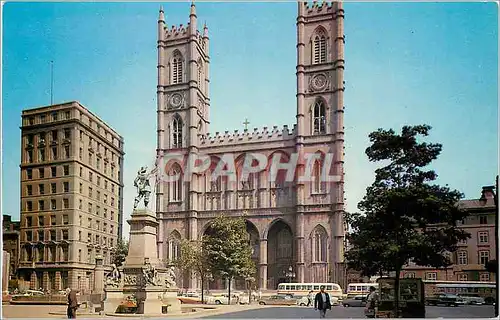Cartes postales moderne Canada Montreal Quebec La manifique et historique Eglise Notre-Dame domine la Place d'Armes