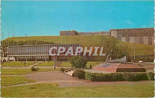 Cartes postales moderne Canada Quebec Baie Comeau L'Hotel de Ville et le monument au Colonel McCormick