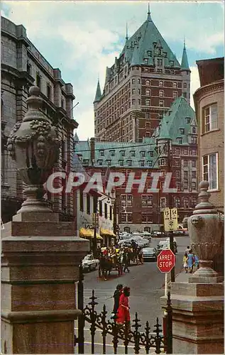 Cartes postales moderne Canada Quebec Le Chateau Frontenac vue de la rue du Fort