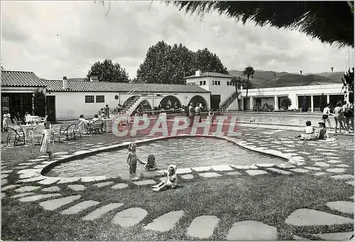 Moderne Karte la Garriga Piscines