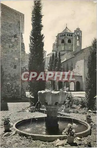 Cartes postales moderne Real Monasterio de Poblet la Tour du Transept vue du Jardin