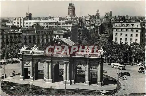 Cartes postales moderne Madrid Vue Panoramique de la Porte d'Alcala