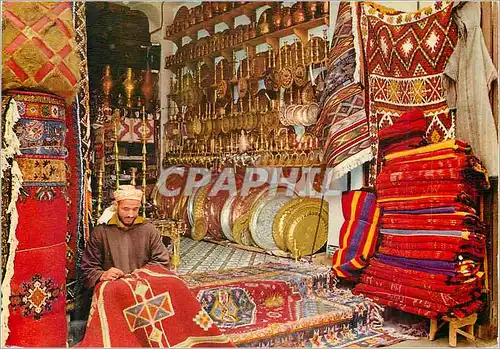 Cartes postales moderne Maroc Pittoresque Vendeur de Tapie