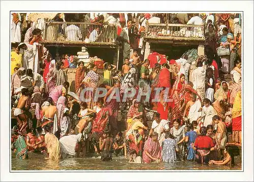 Cartes postales moderne India Benares Les ghats sur le Gange