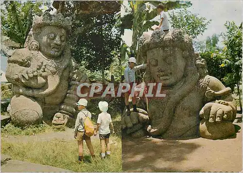Cartes postales moderne Two twelve century old big statues near Malang City East Java