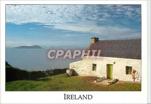 Cartes postales moderne Ireland Cottage on the ring of Kerry with Scariff Island and the West Cork coast in the distance