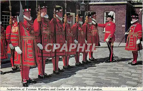Cartes postales moderne Inspection of Yeoman Warders and Gaoler at HM Tower of London  Militaria