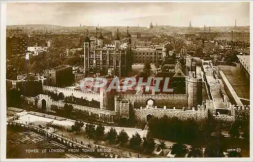 Cartes postales moderne Tower of London from Tower Bridge