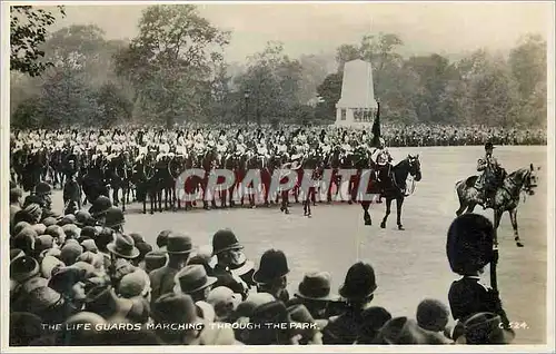 Moderne Karte The Life Guards Marching through the Park Militaria