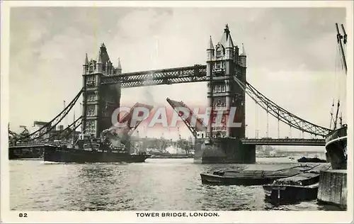 Cartes postales moderne Tower Bridge London Bateaux