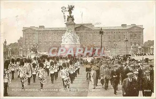 Cartes postales moderne Victoria Memorial Buckingham Palace and Guards London Militaria