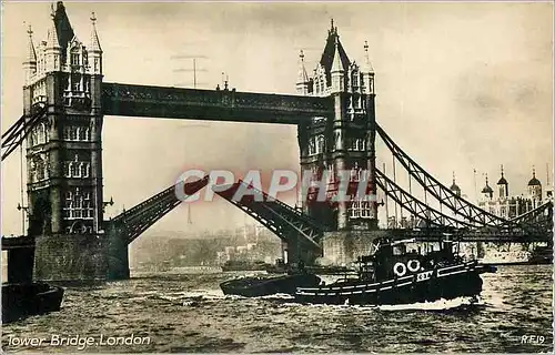 Cartes postales moderne Tower Bridge London Bateau