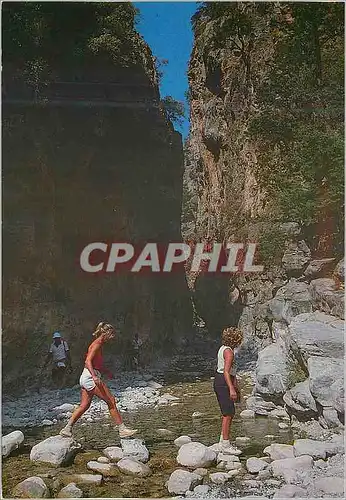 Cartes postales moderne Grece Hellas en Marchant dans le Ravin de Samaria