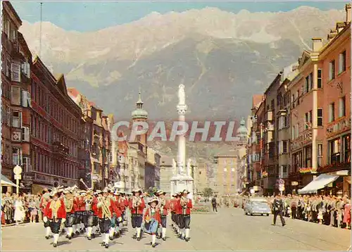 Cartes postales moderne Innsbruck Maria Theresien StraBe Mit Wiltener Stadtmusikkapelle Aufnahme Original Farbfilm