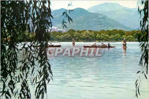 Cartes postales moderne Le Lac de L'Ouest Les Trois Gouffres Refletant la Lune