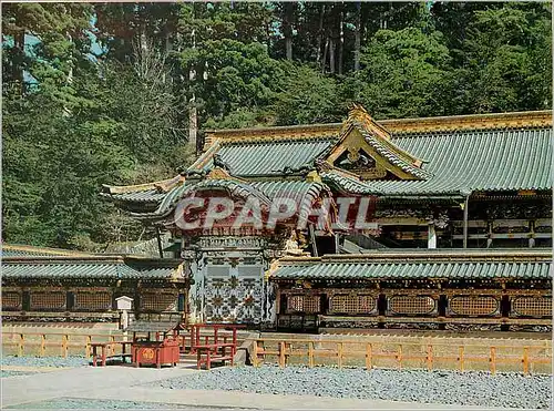 Cartes postales moderne Karamon Gate a Beautiful Chinese Style Gate Standing in fron of Haiden (Hall of Warship)