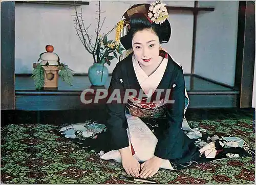 Moderne Karte Maiko Highly Trained professional Entertainer of Japan is Seen with a Formal Greeting Posture