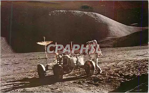 Cartes postales moderne John F Kennedy Space Center Nasa Irwin at Rover Parked nearLM