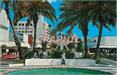 Cartes postales moderne Famous shops line the beautiful Lincoln Road Mall